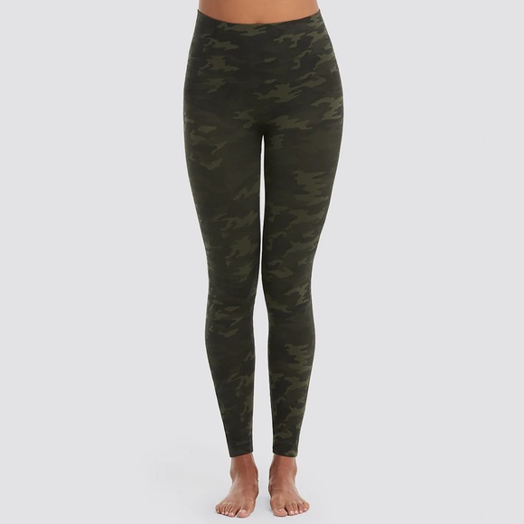 New SPANX Look At Me Now Seamless Legging in Green Camo - Picture 4 of 12